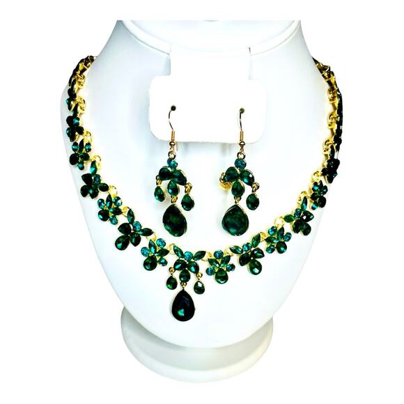 Chrome Green Necklace and Earrings Set - Picture 4 of 6